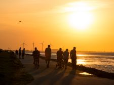 Ein Spaziergang in den Sonnenuntergang